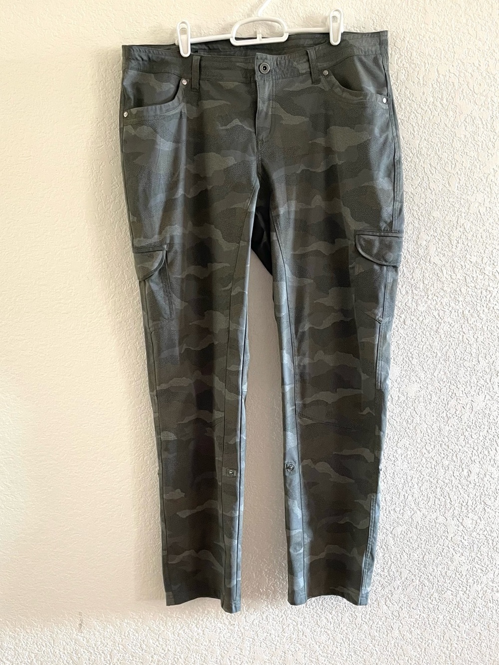 Kuhl Freeflex Roll-Up Pants Women 16 Camo Cargo Outdoors Convertible Hike EUC